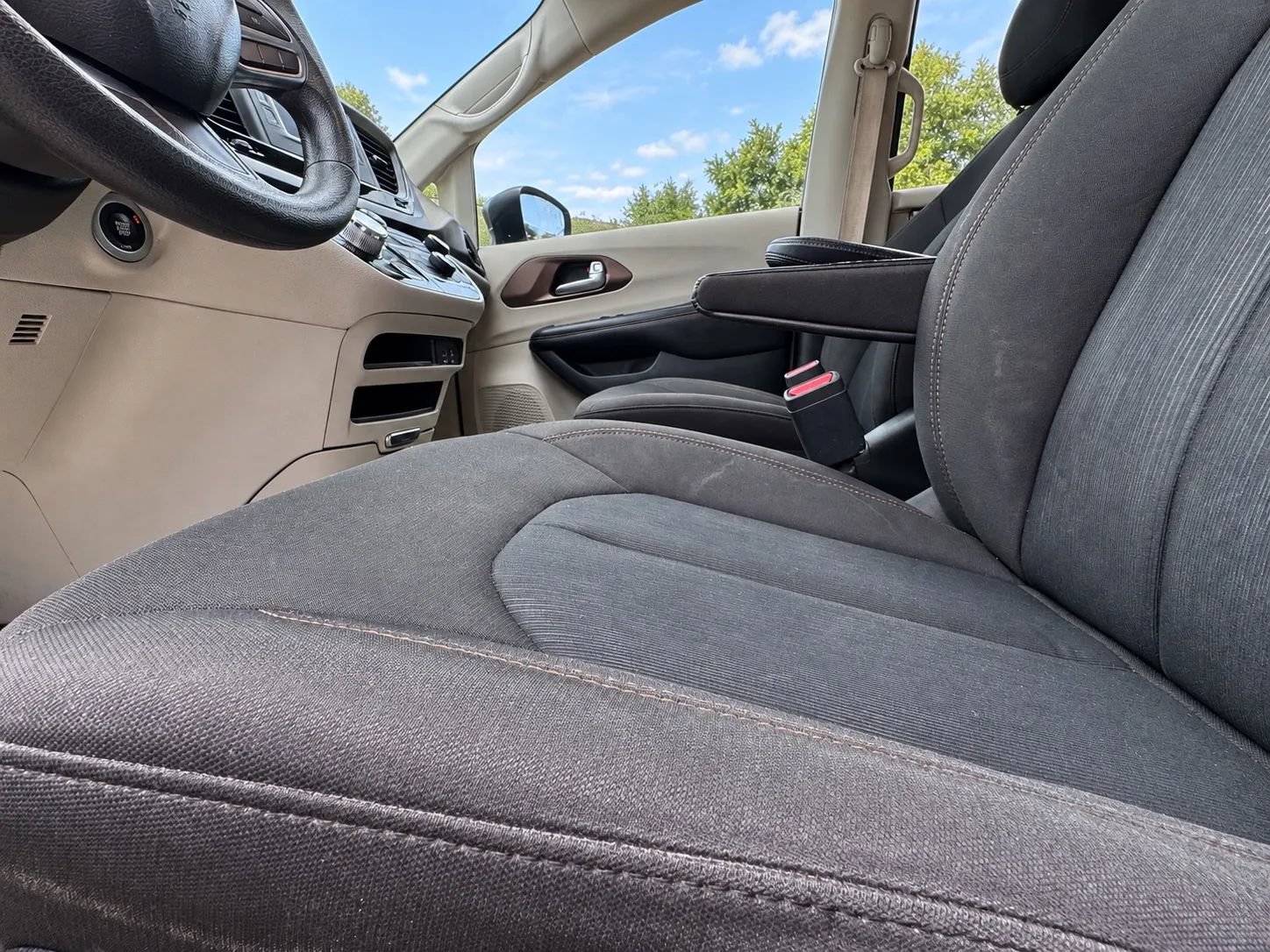 Used 2017 Chrysler Pacifica LX FWD image 18