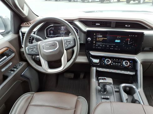 Used 2023 GMC Sierra 1500 Denali w/ Technology Package AWD/4WD image 17
