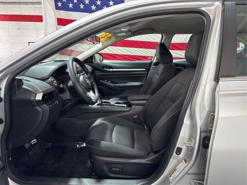 Used 2023 Nissan Altima 2.5 SV FWD image 9
