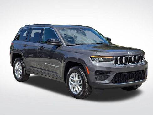 Used 2025 Jeep Grand Cherokee Laredo X AWD/4WD image 13