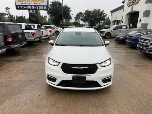 Used 2023 Chrysler Pacifica Touring-L FWD image 37