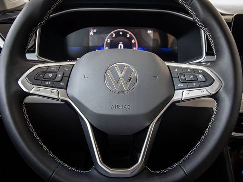 New 2026 Volkswagen Taos SE FWD image 34
