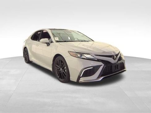 Used 2023 Toyota Camry XSE image 3