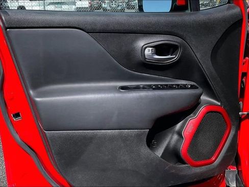 Used 2022 Jeep Renegade Latitude w/ Convenience Group AWD/4WD image 18
