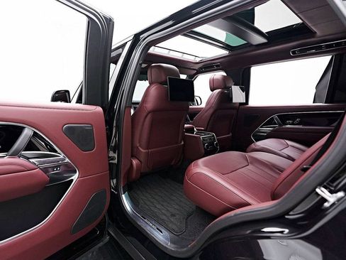 Used 2023 Land Rover Range Rover Autobiography image 14