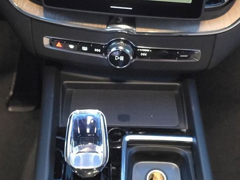 New 2026 Volvo XC60 B5 Plus w/ Climate Package AWD/4WD image 18