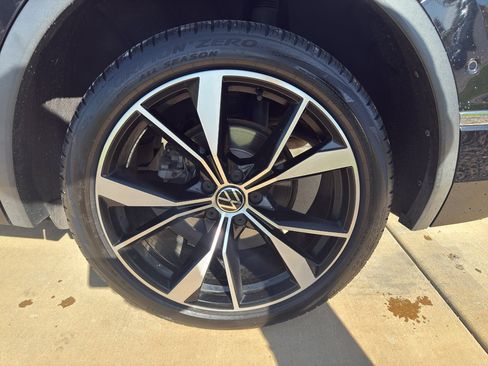 Used 2022 Volkswagen Tiguan SEL R-Line image 17