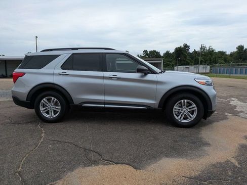 Used 2022 Ford Explorer XLT w/ Equipment Group 202A RWD image 3