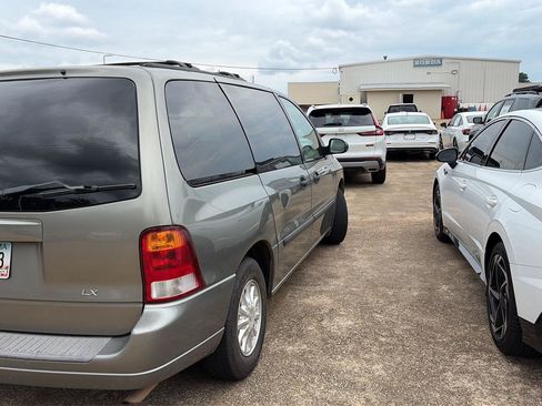 Used 2002 Ford Windstar LX FWD image 2