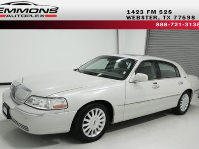 Used 2005 Lincoln Town Car Signature Limited