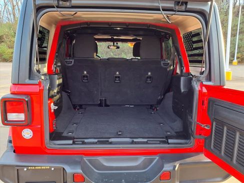 Used 2018 Jeep Wrangler Unlimited Sahara image 12