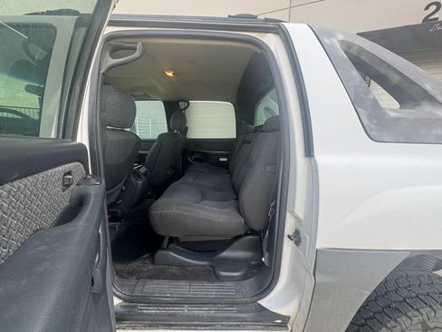 Used 2002 Chevrolet Avalanche 4x4 w/ Convenience Pkg image 13