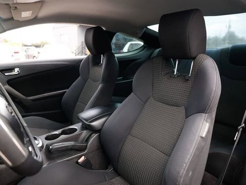 Used 2011 Hyundai Genesis 2.0T image 9