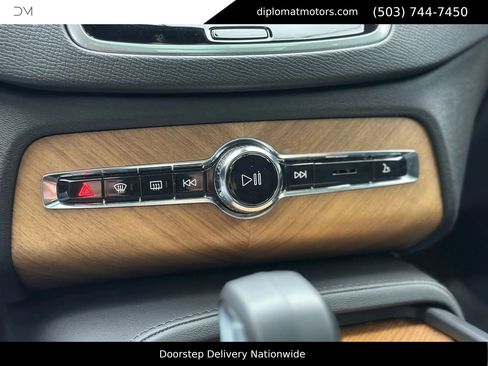 Used 2023 Volvo XC90 B6 Plus image 29