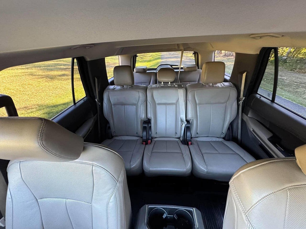 Used 2018 Ford Expedition XLT w/ Equipment Group 202A AWD/4WD image 12