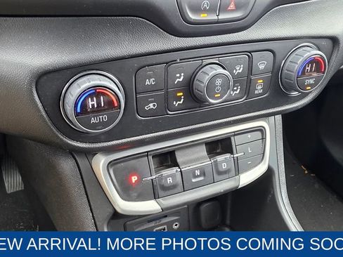 Used 2024 GMC Terrain SLT image 19