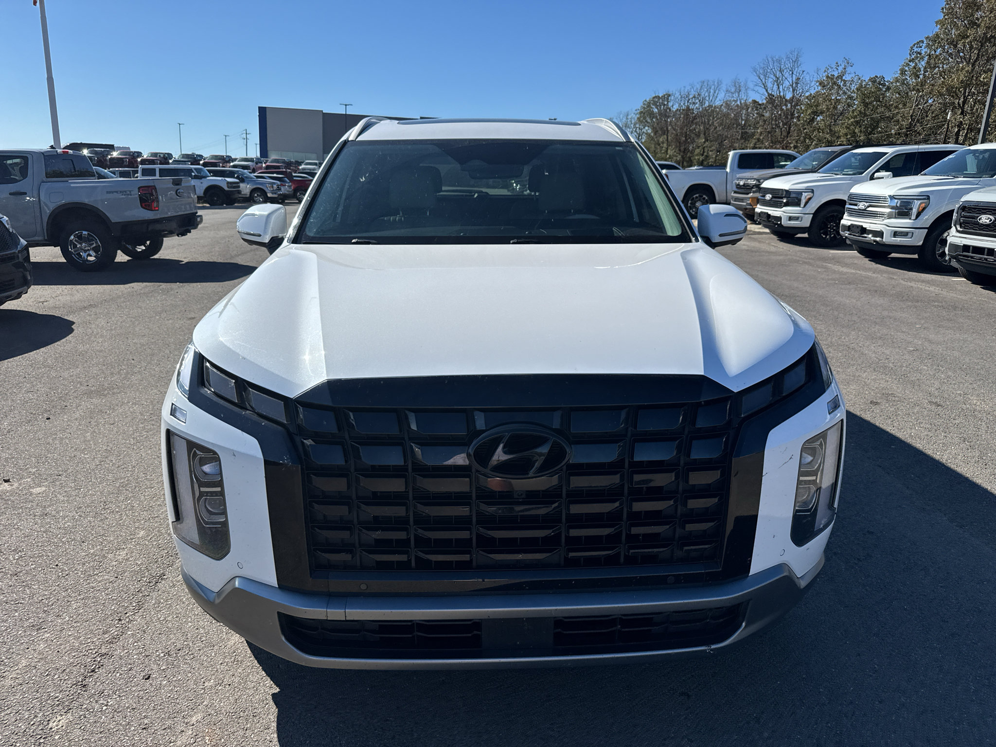 Used 2024 Hyundai Palisade Limited FWD image 2