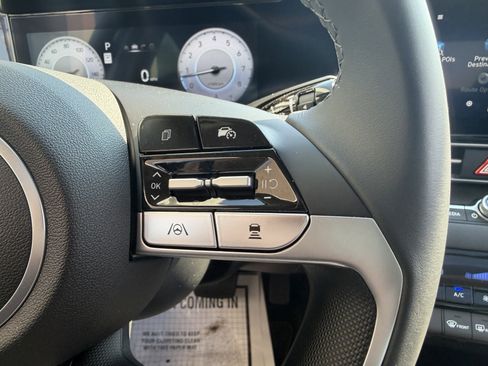 Certified 2025 Hyundai Elantra SEL FWD image 28