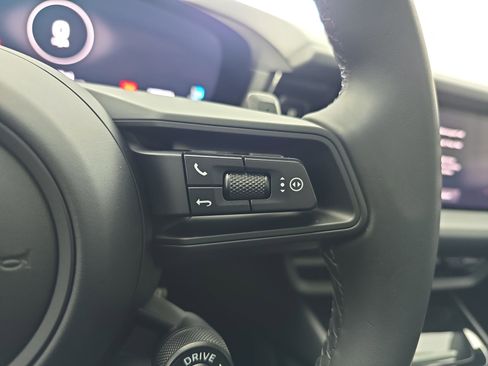 Used 2024 Porsche Cayenne S image 18