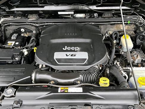 Used 2014 Jeep Wrangler Unlimited Sport w/ Power Convenience Group image 27