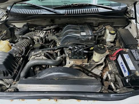 Used 2005 Ford Explorer XLT AWD/4WD image 29
