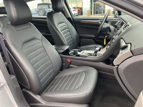 Used 2014 Ford Fusion SE w/ Equipment Group 202A image 34