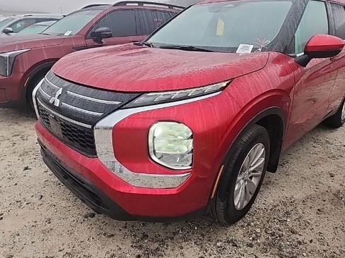 Used 2025 Mitsubishi Outlander ES image 3