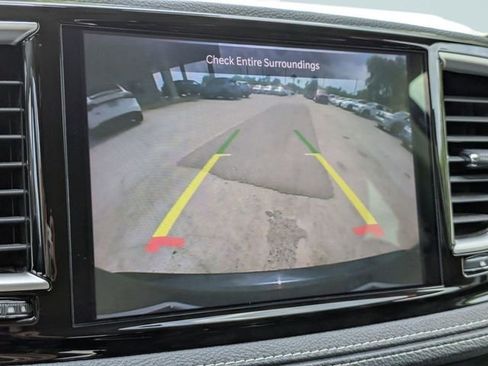 Used 2023 Chrysler Pacifica Touring-L FWD image 23