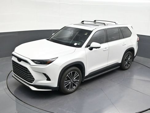 Used 2024 Toyota Grand Highlander AWD Hybrid image 16
