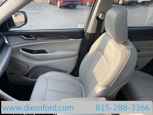 Used 2023 Jeep Grand Cherokee Overland image 21