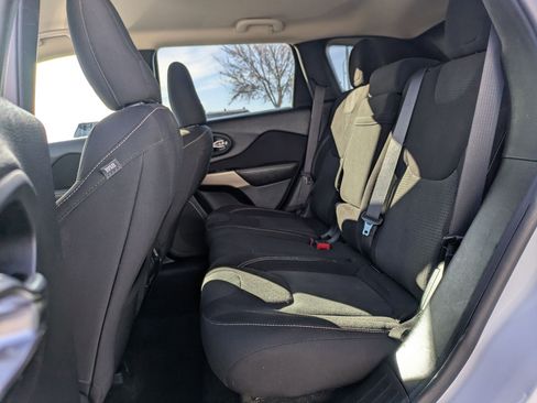 Used 2017 Jeep Cherokee Latitude w/ Trailer Tow Group image 29