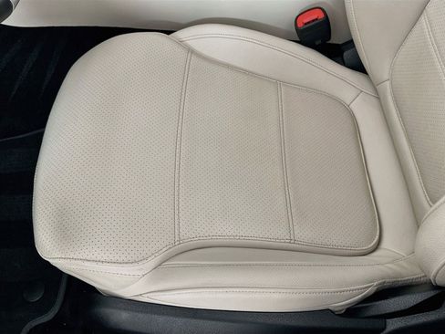 Used 2025 Mercedes-Benz C 300 Sedan image 19