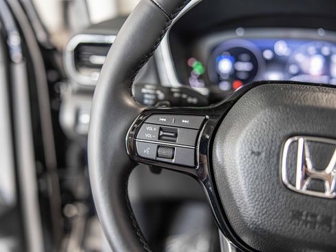 Used 2025 Honda Pilot Elite image 25