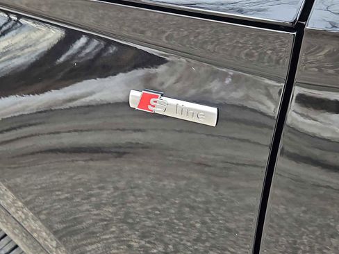 Used 2023 Audi Q5 e Premium Plus w/ Premium Plus Package image 3