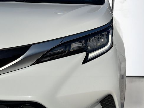 Used 2021 Toyota Sienna XSE image 9