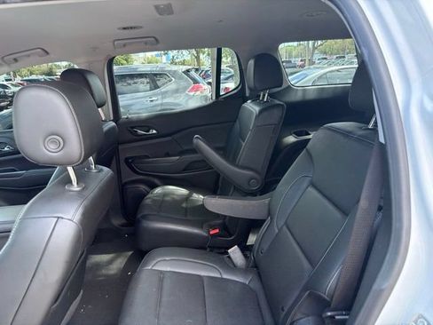 Used 2023 GMC Acadia SLT FWD image 10