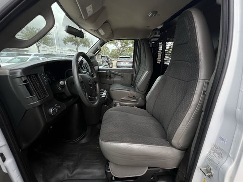 Used 2024 GMC Savana 2500 w/ Driver Convenience Package image 9