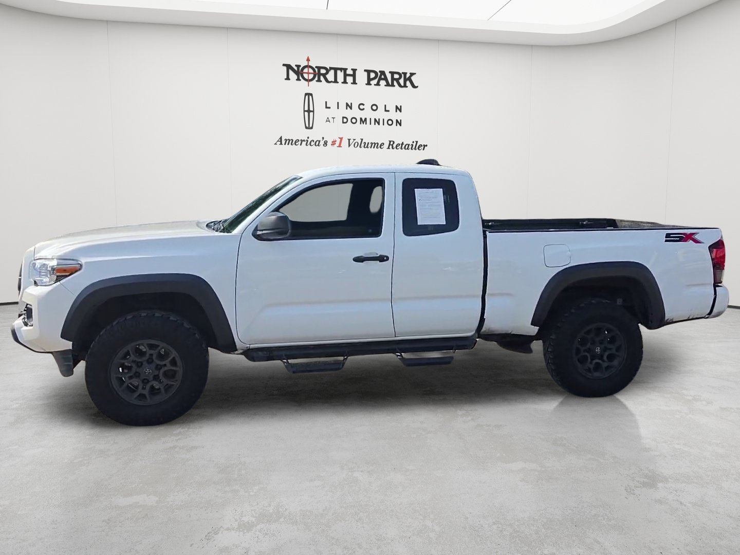 Used 2022 Toyota Tacoma SR w/ SX Package RWD image 2