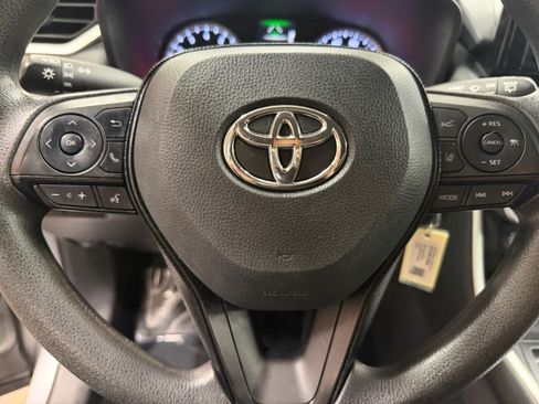 Used 2021 Toyota RAV4 LE AWD/4WD image 25