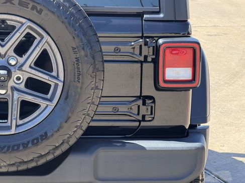Used 2025 Jeep Wrangler Unlimited Sport AWD/4WD image 9