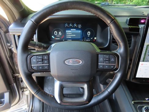 Used 2023 Ford Expedition Platinum AWD/4WD image 18
