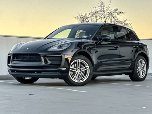 Used 2022 Porsche Macan w/ Premium Package image 1