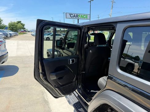 Used 2019 Jeep Wrangler Unlimited Sport S AWD/4WD image 19