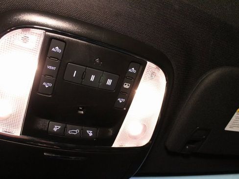 Used 2021 Jeep Grand Cherokee Limited image 14