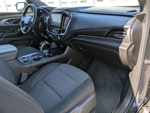Used 2023 Chevrolet Traverse LT image 25