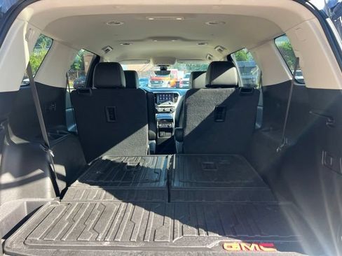 Used 2020 GMC Acadia Denali w/ Technology Package FWD image 15