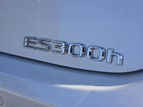 Certified 2025 Lexus ES 300h Ultra Luxury image 26