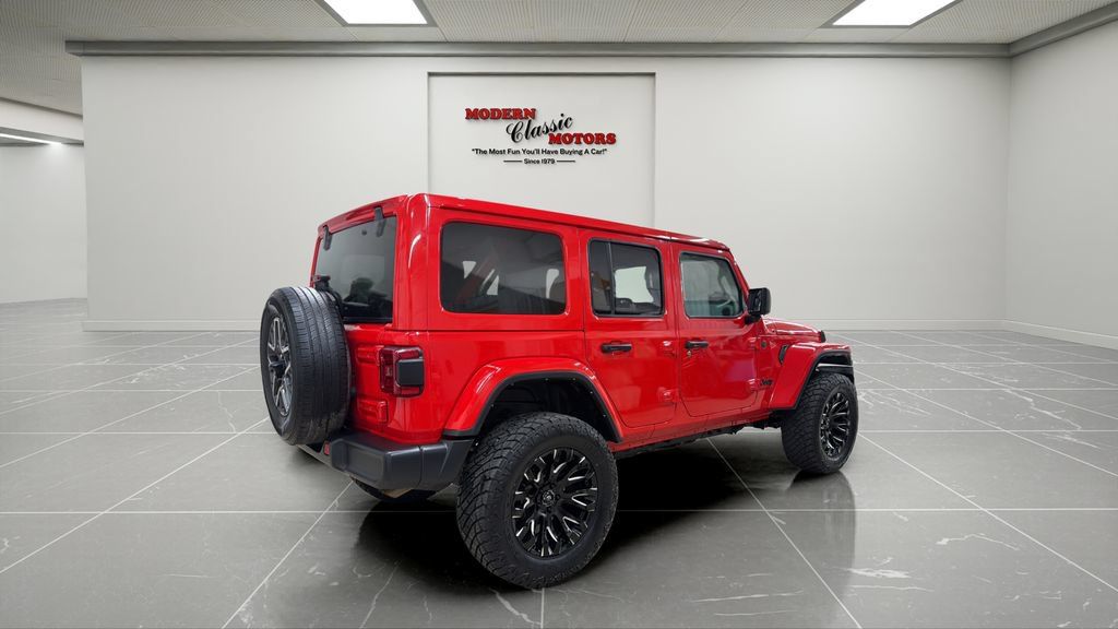Used 2025 Jeep Wrangler Unlimited Sahara AWD/4WD image 7