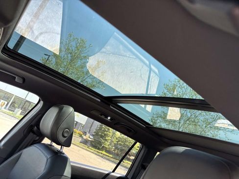 Used 2024 Volkswagen Tiguan SE R-Line image 25