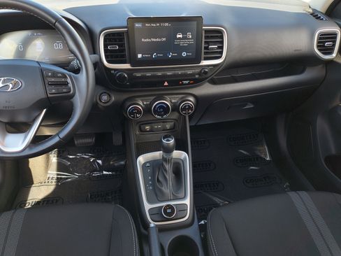 Used 2024 Hyundai Venue SEL FWD image 12